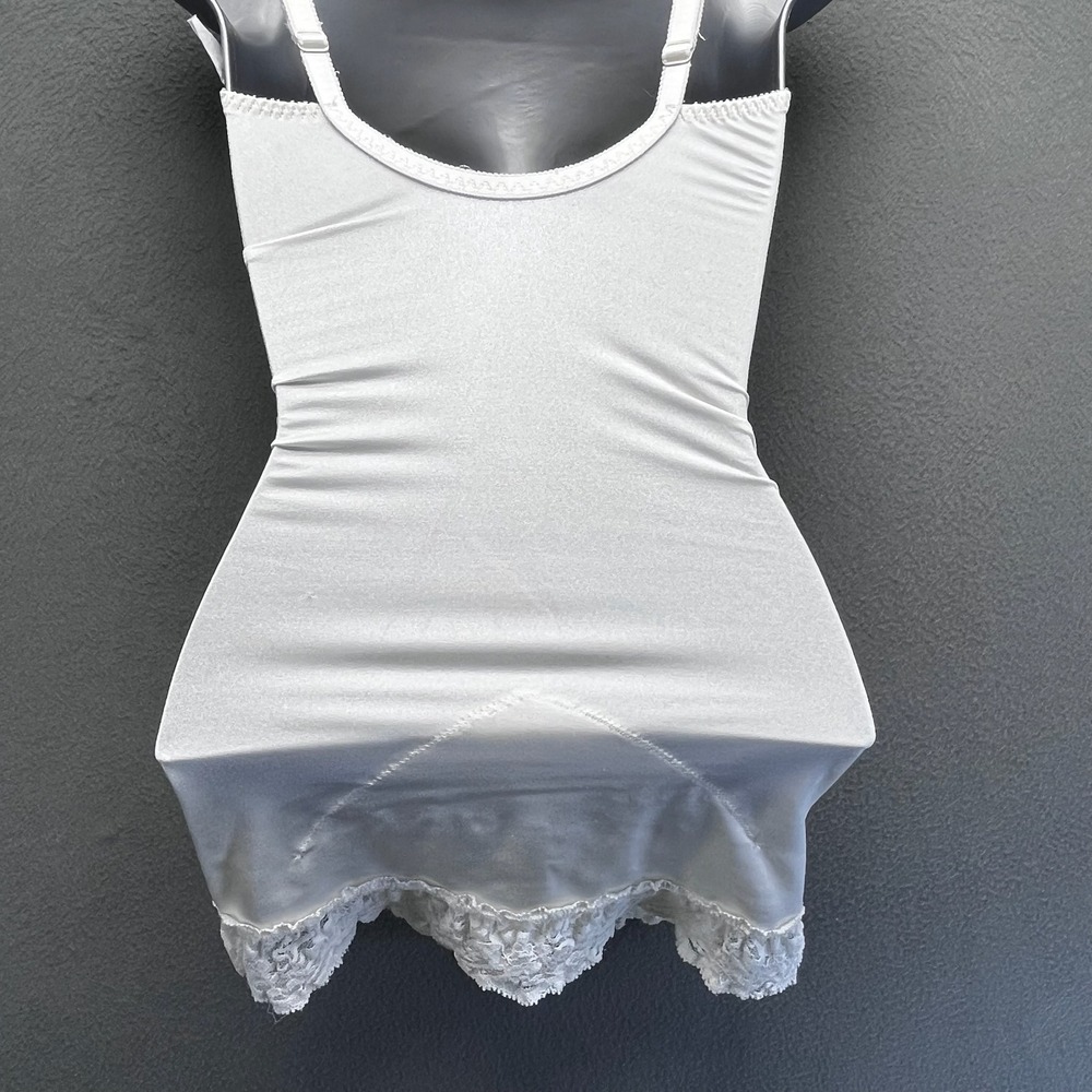Vintage Women Full Slip White Lace Trim Underwire 34C Coquette Pinup Loungewear - Picture 3 of 8
